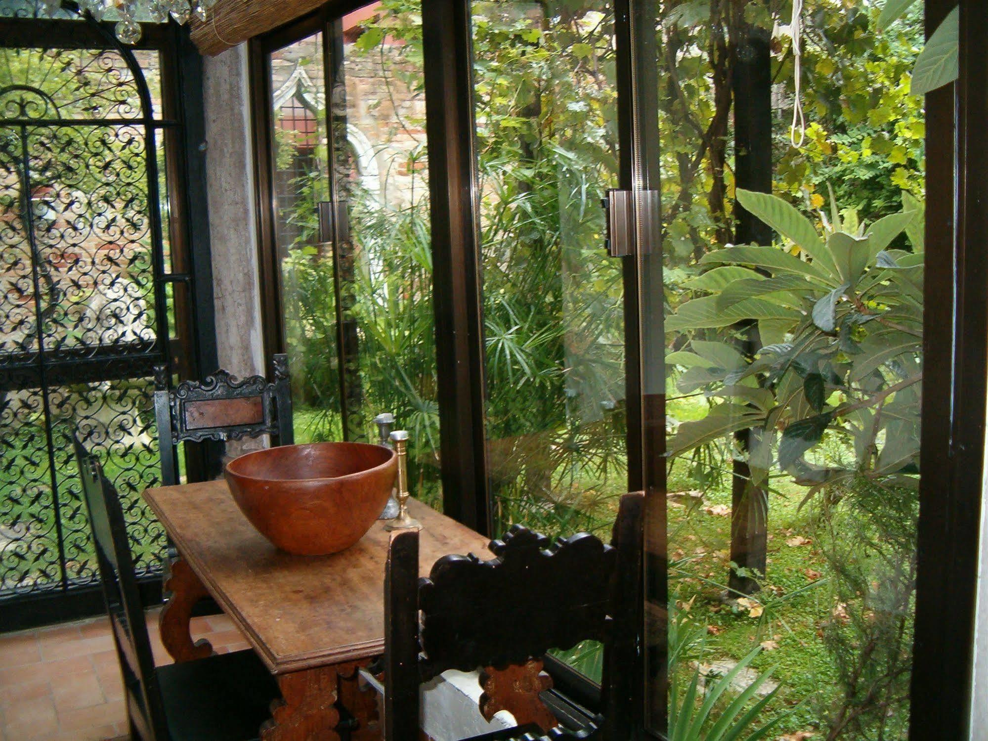 Appartamento Garden Ca' Rezzonico Венеция Экстерьер фото